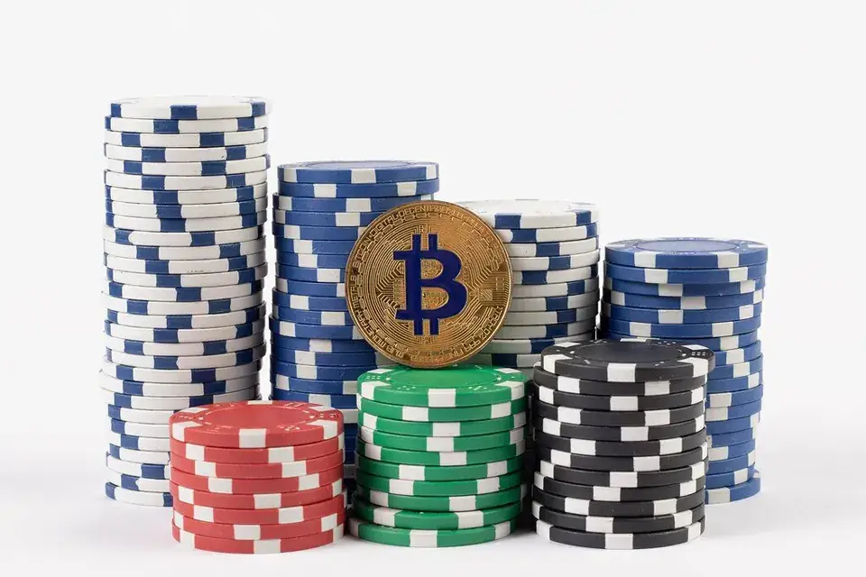 Bitcoin-casino eller tradisjonelt casino: forskjeller og personvern